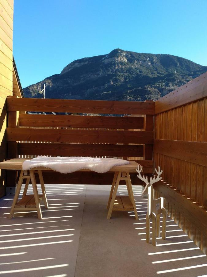 Tuca Del Mont Lägenhet Benasque Exteriör bild